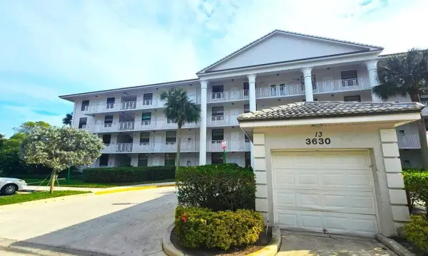 3630 Whitehall Drive 303, West Palm Beach, FL 33401