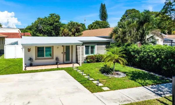 161 NE 15th Terrace, Boca Raton, FL 33432