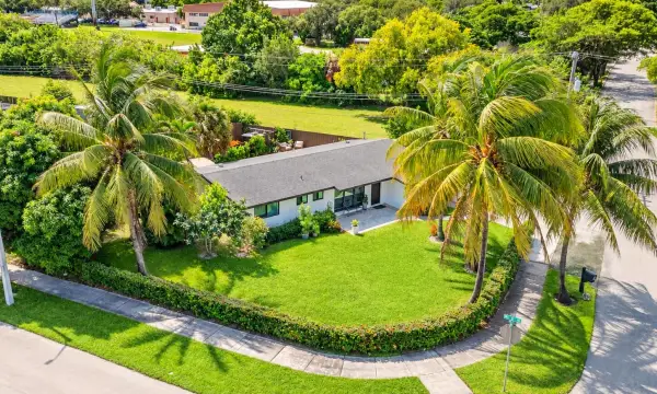 5051 NE 6th Avenue, Deerfield Beach, FL 33064
