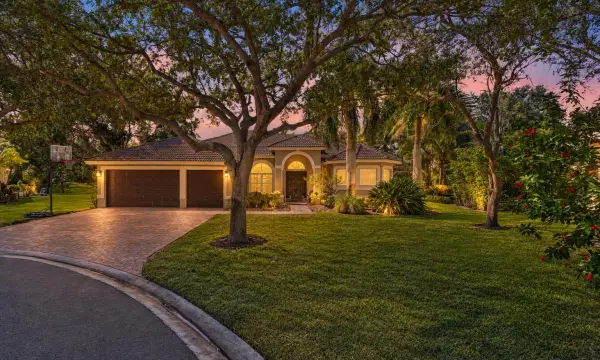 6717 NW 107th Way, Parkland, FL 33076
