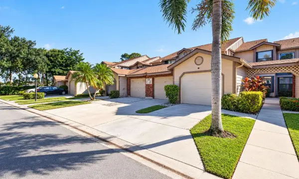 600 Crosswinds Drive D1, Greenacres, FL 33413
