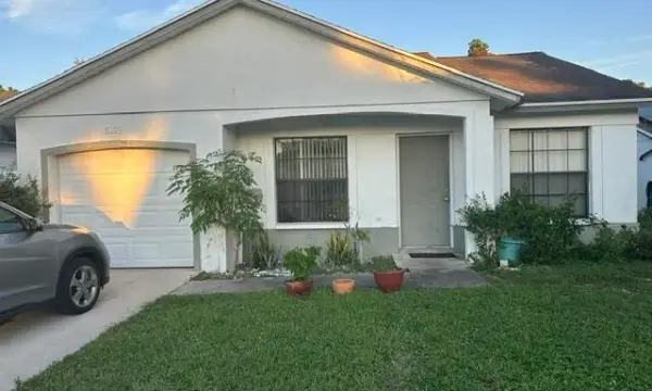 5121 Arbor Glen Circle, Greenacres, FL 33463