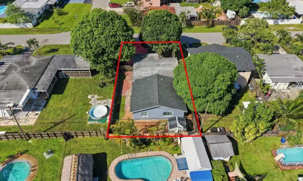 6824 SW 5th Street, Pembroke Pines, FL 33023