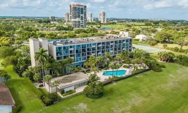 1830 Embassy Drive 112, West Palm Beach, FL 33401