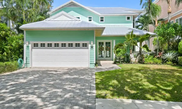 104 Intracoastal Circle, Tequesta, FL 33469