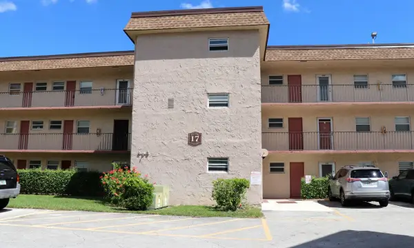 715 Lori Drive Apt 315, Palm Springs, FL 33461