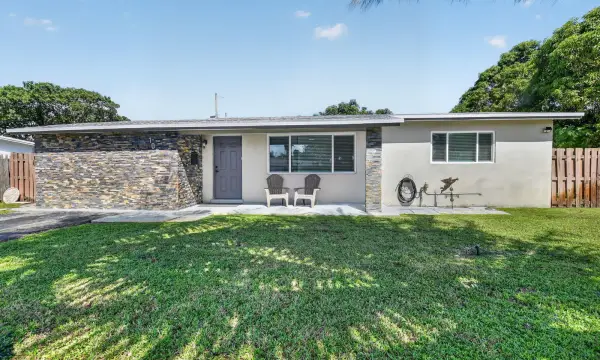 103 SW 14th Street, Deerfield Beach, FL 33441