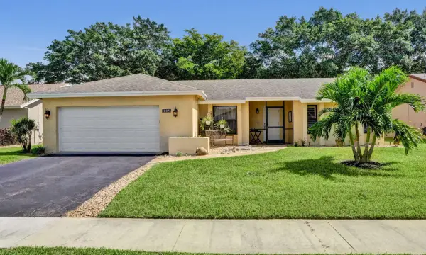 18076 107th Avenue S, Boca Raton, FL 33498