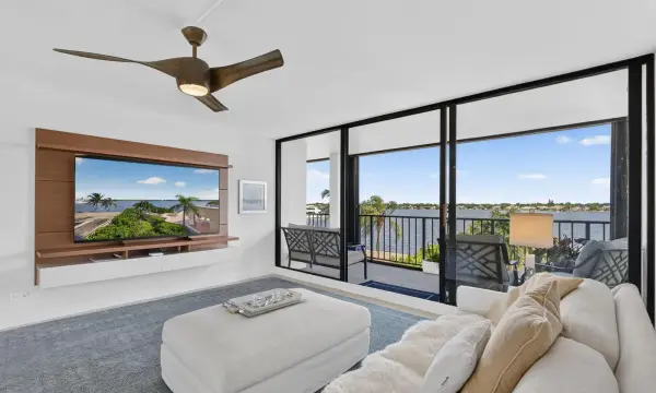 130 Lakeshore 323, North Palm Beach, FL 33408