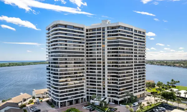 100 Lakeshore Drive 454, North Palm Beach, FL 33408