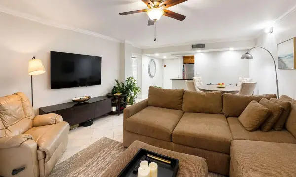 5160 Las Verdes Circle 103, Delray Beach, FL 33484