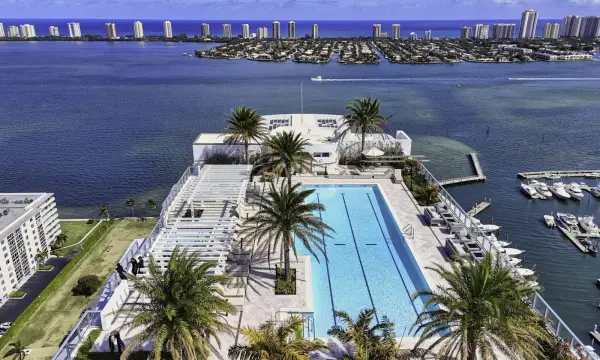 220 Lake Shore Drive 609, Lake Park, FL 33403