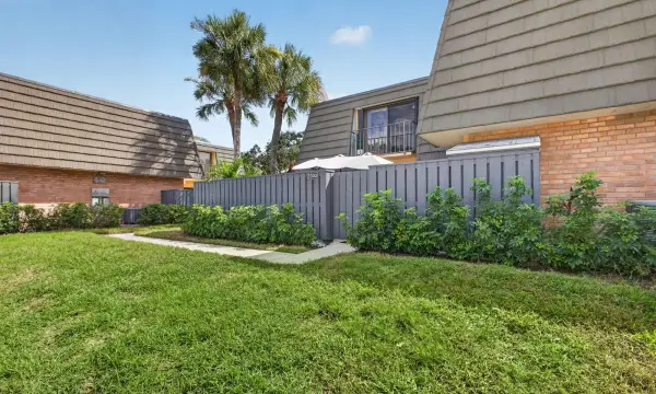 2002 20th Way, West Palm Beach, FL 33407
