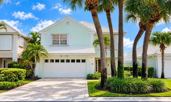 37 Dorchester Circle, Palm Beach Gardens, FL 33418