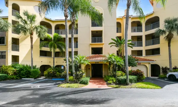 200 Uno Lago Drive 403, Juno Beach, FL 33408