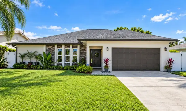 5052 Woodstone Circle N, Lake Worth, FL 33463