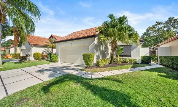 4 Ironwood Way N, Palm Beach Gardens, FL 33418