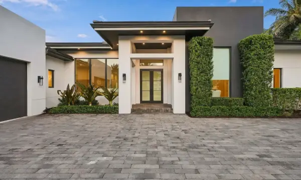 3500 Embassy Drive, West Palm Beach, FL 33401