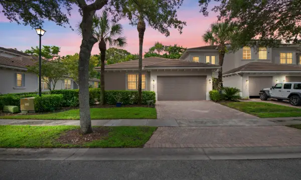 6435 Bella Circle 201, Boynton Beach, FL 33437