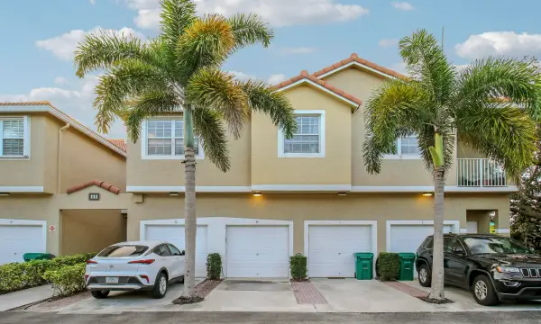 111 Lighthouse Circle H, Tequesta, FL 33469
