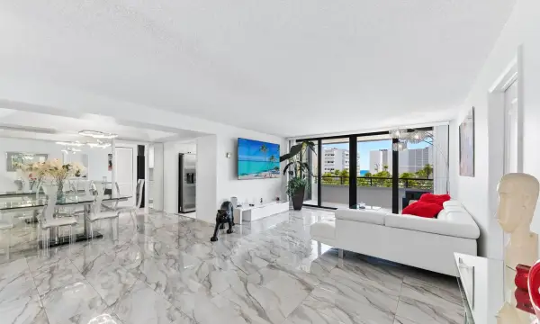 3589 S Ocean Boulevard 403, South Palm Beach, FL 33480