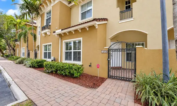 2851 W Prospect Road 1209, Tamarac, FL 33309
