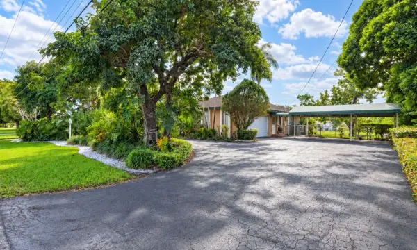 937 W Tropical Way, Plantation, FL 33317