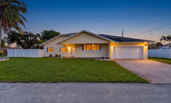 4361 NE 13th Terrace, Oakland Park, FL 33334