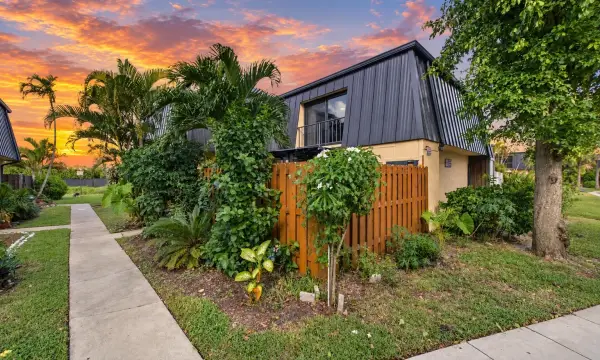 2483 Waterside Drive, Lake Worth, FL 33461