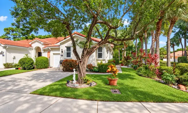 5021 S La Sedona Circle, Delray Beach, FL 33484