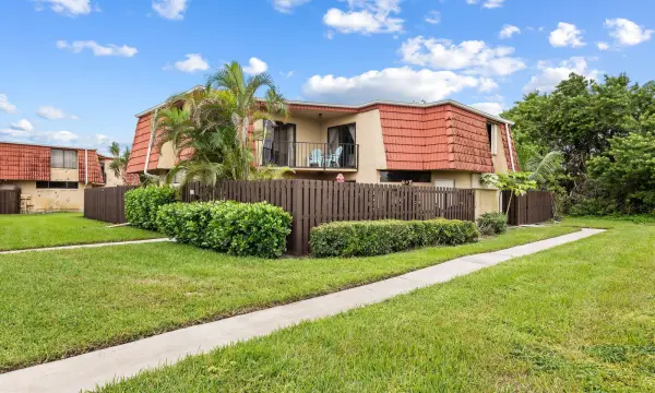 8393 Trent Court, Boca Raton, FL 33433