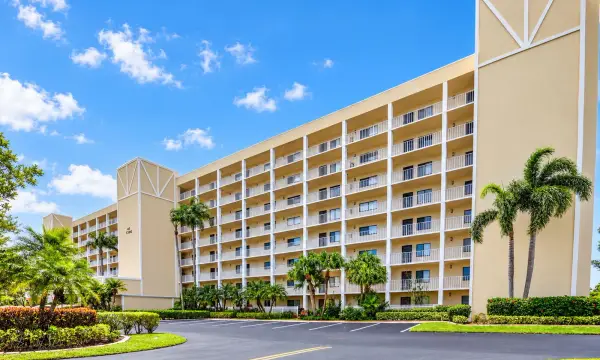 7290 Kinghurst Drive 807, Delray Beach, FL 33446
