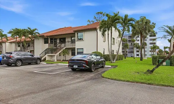 4880 Lucerne Lakes Boulevard W 206, Lake Worth, FL 33467