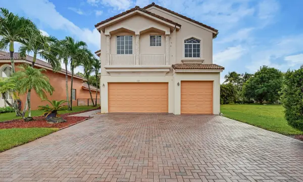 122 Sarona Circle, Royal Palm Beach, FL 33411