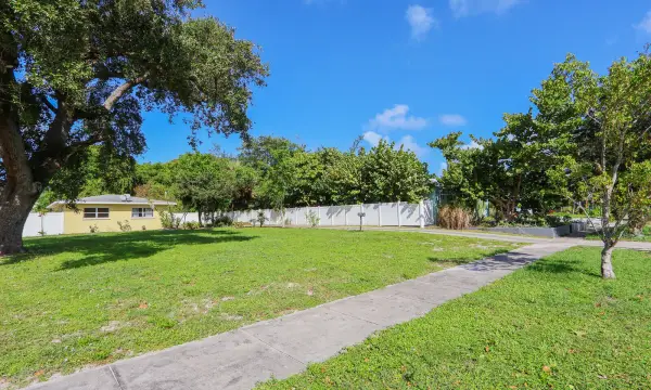 147 Foresteria Drive, Lake Park, FL 33403