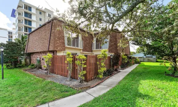 562 SE 27th Terrace, Boynton Beach, FL 33435