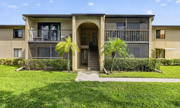 528 Shady Pine Way B1, Greenacres, FL 33415