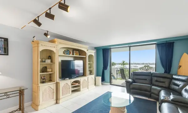 1200 Marine Way 203, North Palm Beach, FL 33408