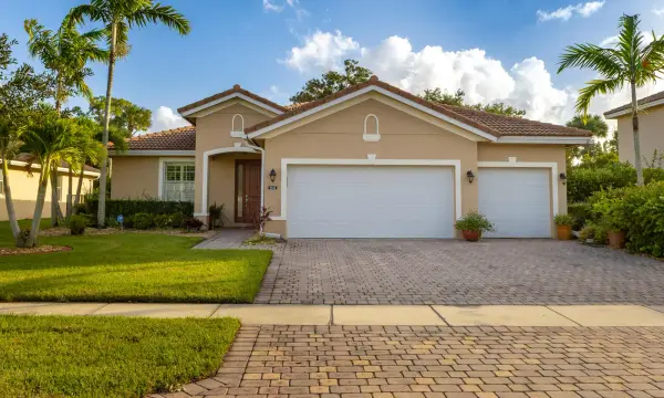 9340 Silent Oak Circle, West Palm Beach, FL 33411