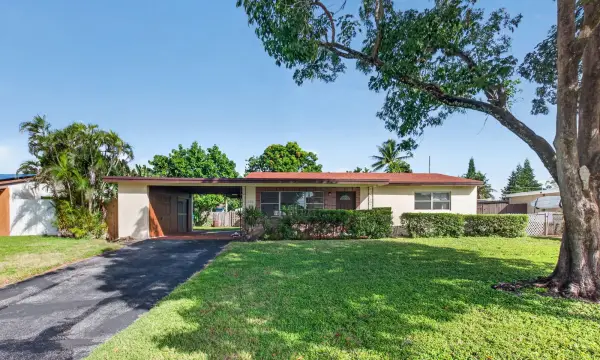 161 SE 28th Avenue, Boynton Beach, FL 33435