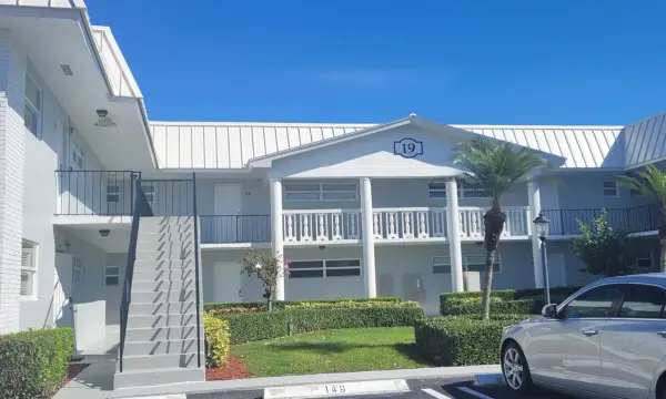 19 Colonial Club Drive 200, Boynton Beach, FL 33435