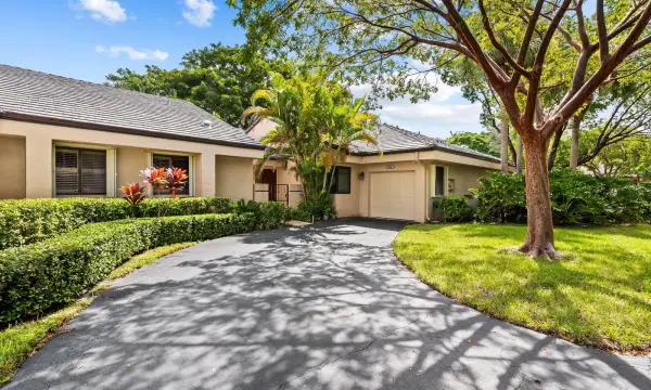 9325 N Chelsea Drive N, Plantation, FL 33324