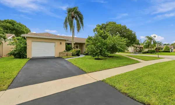 10622 Greenbriar Court, Boca Raton, FL 33498