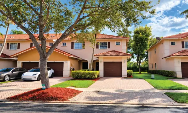 8834 S Isles Circle, Tamarac, FL 33321