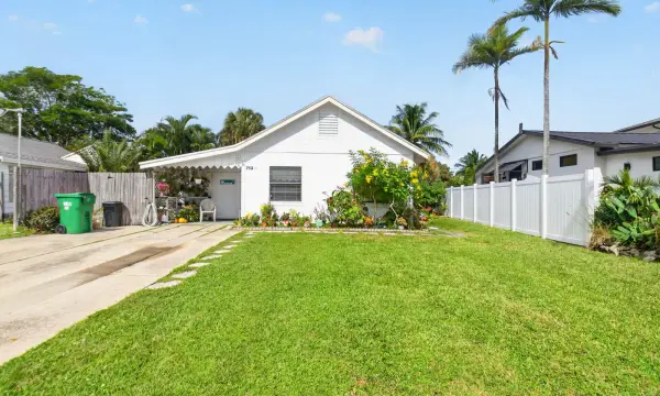 713 S Lake Avenue, Delray Beach, FL 33483