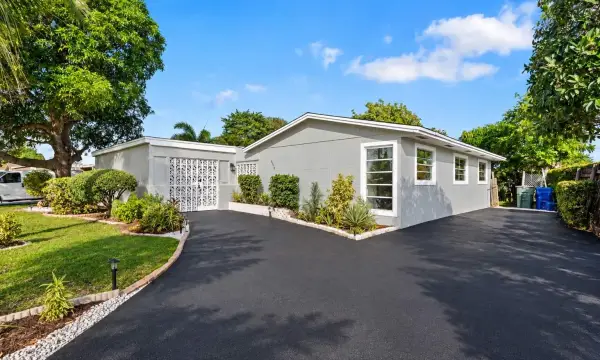 2010 Avenue H, Riviera Beach, FL 33404