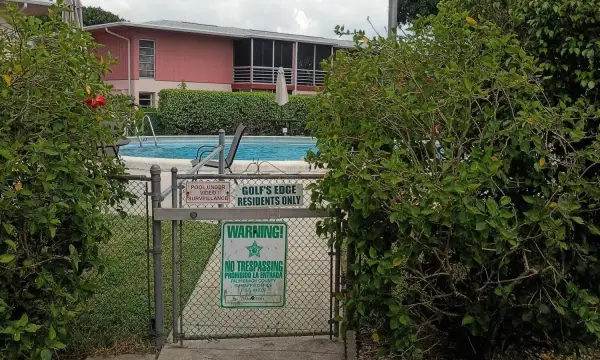 21 Golfs Edge, West Palm Beach, FL 33417