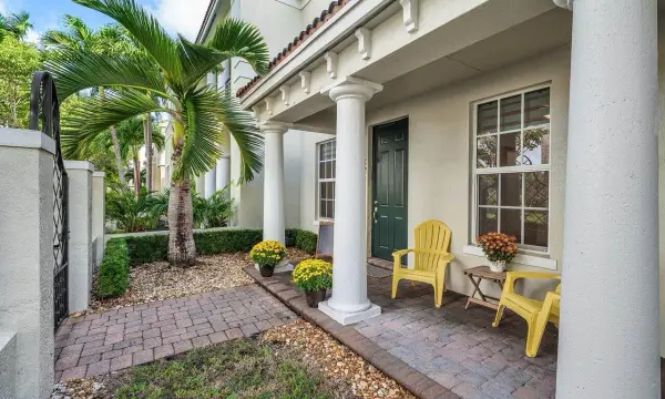 8221 NW 8th Way, Boca Raton, FL 33487