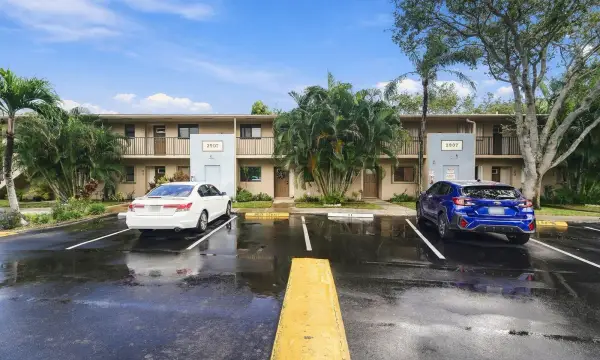 2907 NE 8th Terrace 201, Oakland Park, FL 33334