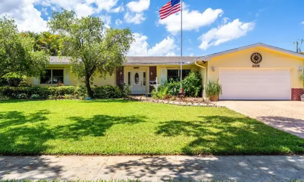 7121 NW 11th Court, Plantation, FL 33313